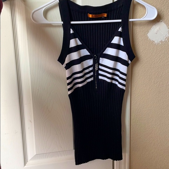 Very pretty tang top 🖤 - Picture 2 of 4